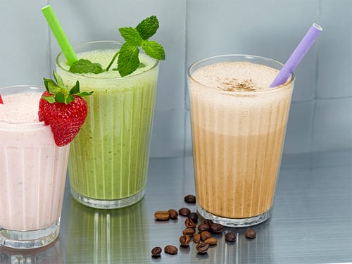 Raikas mango-kahvismoothie